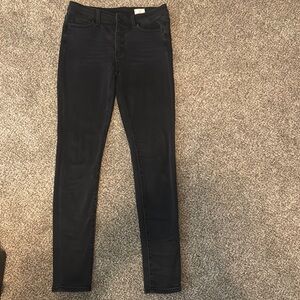 Sleek Black Skinny Jeans with Smooth Texture